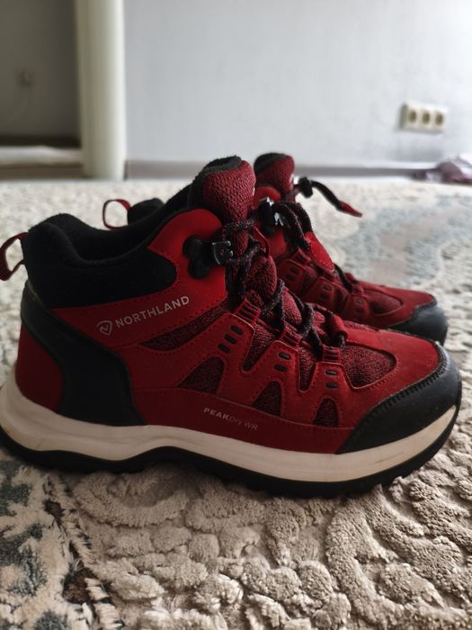 продам ботинки на девочку