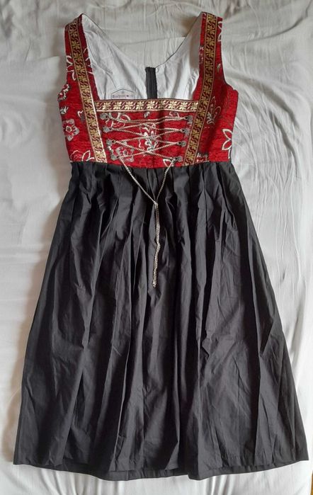 Dirndl; rochita  Nikitta;pantalon paiete;corset;sacou nou piele Kaftan