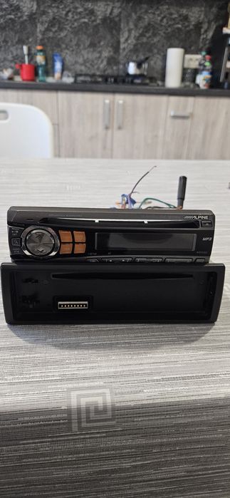Mp3 Alpine 4×45 cumpărați acum 5 ani Italia (180€)in stare f bună seara dă cu filmare video la vănzare