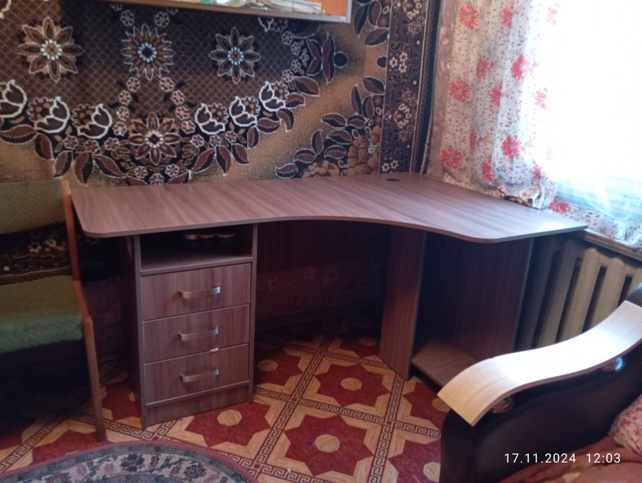 Продам компьютерный стол