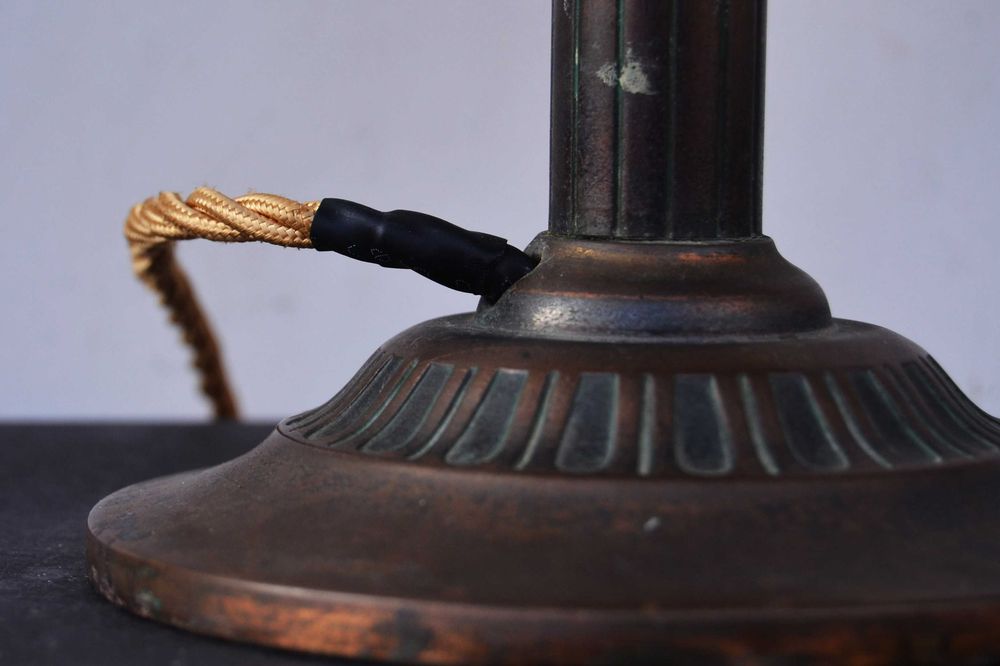 Veioza electrica convertita din lampa de petrol cca 1900