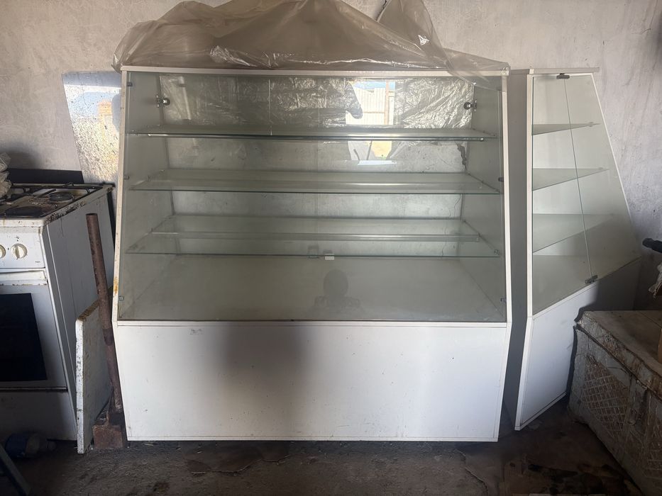 Продам витринный шкаф б/у