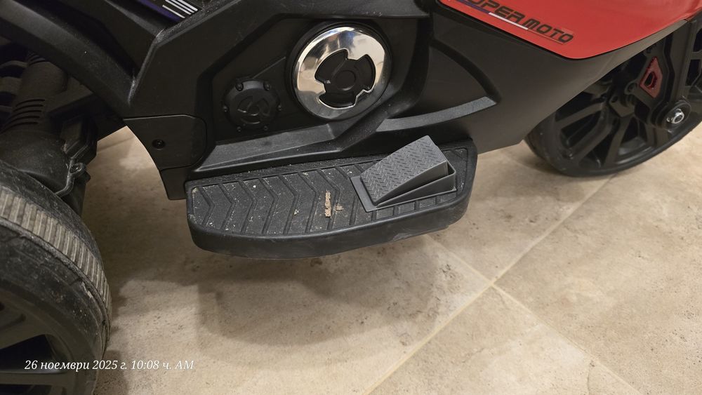 Продавам акумулаторно моторче