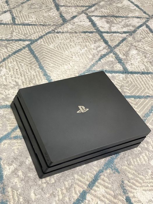 PlayStation 4 Pro 1TB sotiladi