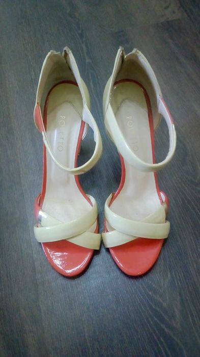 Срочно продам босоножки / туфли