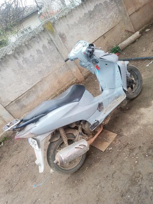 Scuter Honda motor 150 preț 1000 RON fix sau schimb cu alt scuter sau