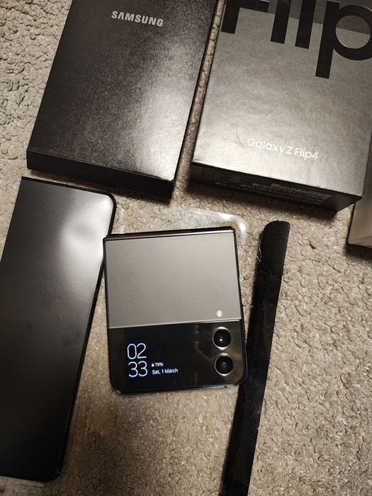 НОВ!!! Samsung Z flip 4