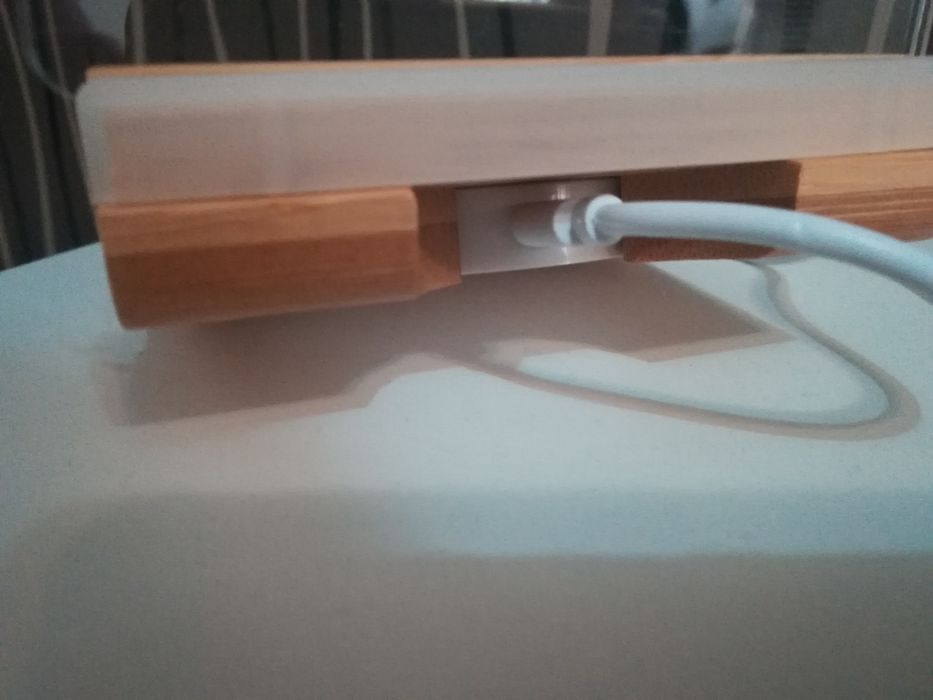 Încărcător wireless bambus