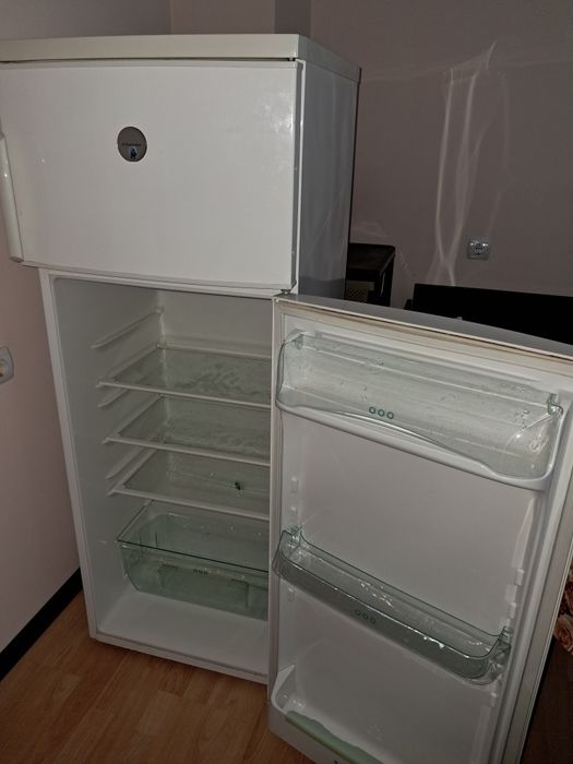Хладилник с горна камера Electrolux