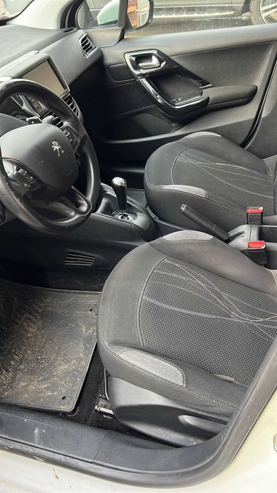 Peugeot 208 1.4 diesel – Automată – Euro 5, Înmatriculată