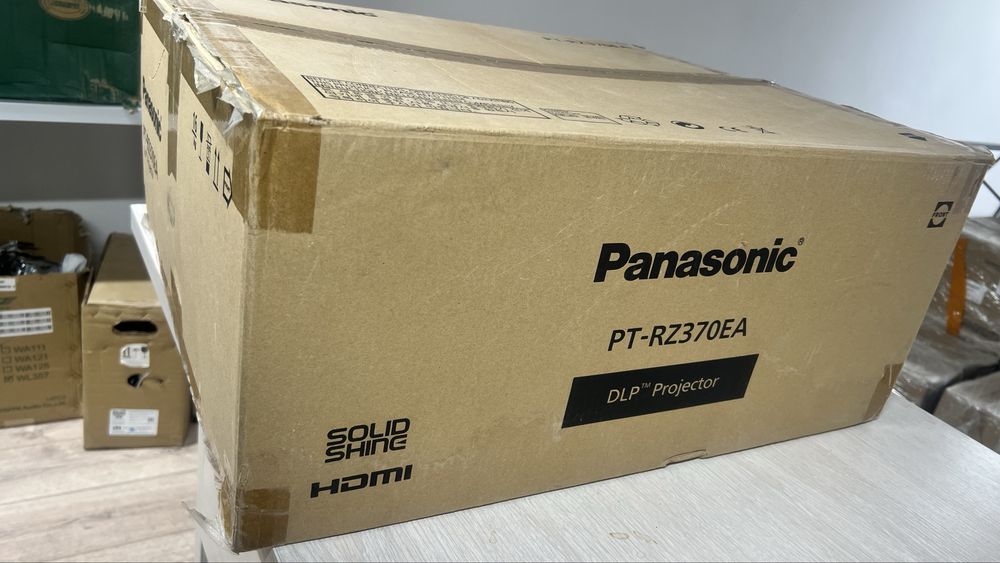 Panasonic PT-RZ370