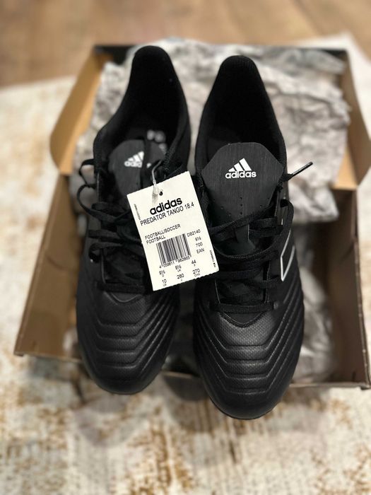 Vand adidasi sintetic ADIDAS. (nu NIKE, PUME, JOME, UNDER ARMOUR)