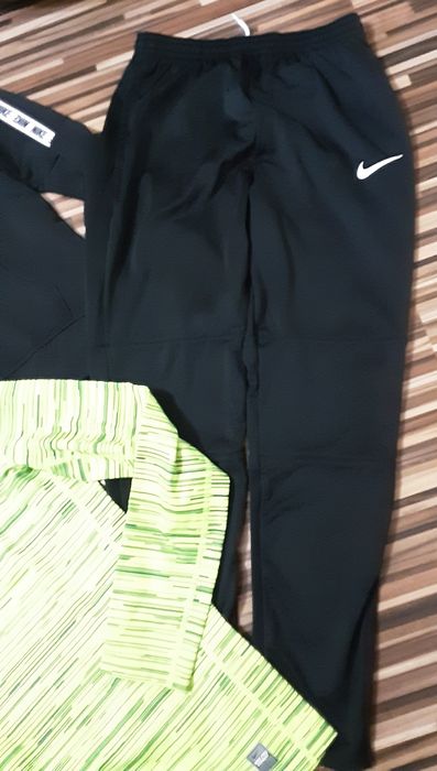 NIKE оригинален екип(69лв) и блуза Nike pro(35лв)