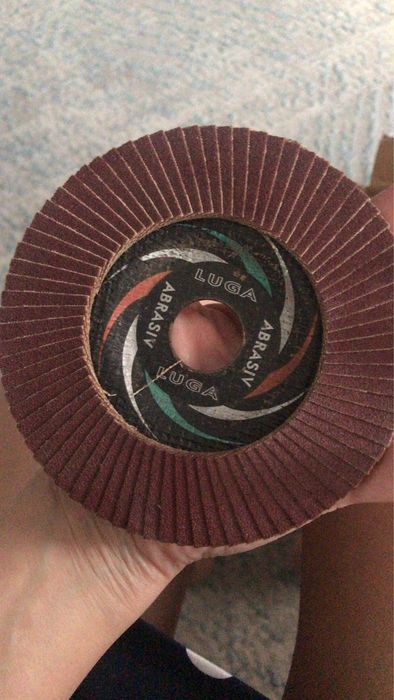 Имеются диски для болгарки
