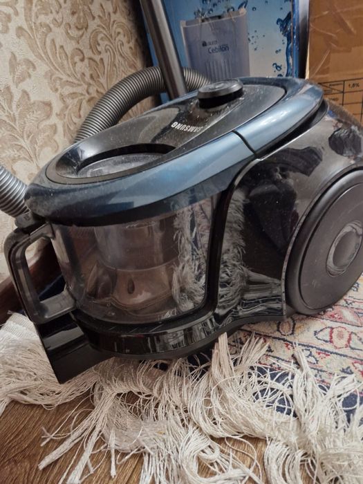 Пылесос Samsung.