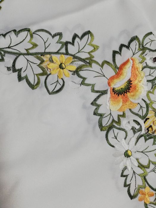 Продам новогоднюю скатерть.