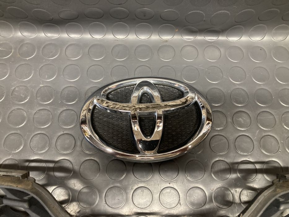 Решетки и емблема за тойота ярис/Toyota yaris 06-11г
