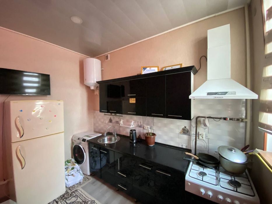 Срочно 2 хона килинган квартира ижарага берилади 6 микрорайон