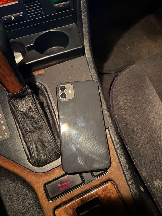 iPhone 11 черный