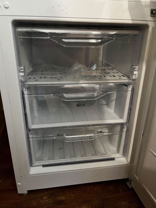 Холодильник indesit