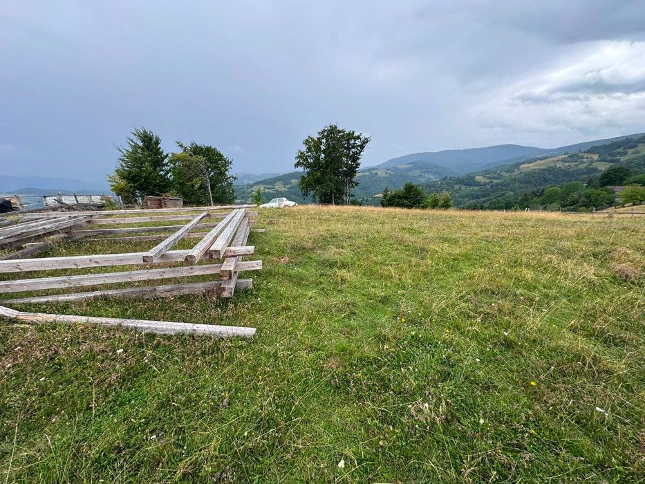 Teren de vânzare la munte
