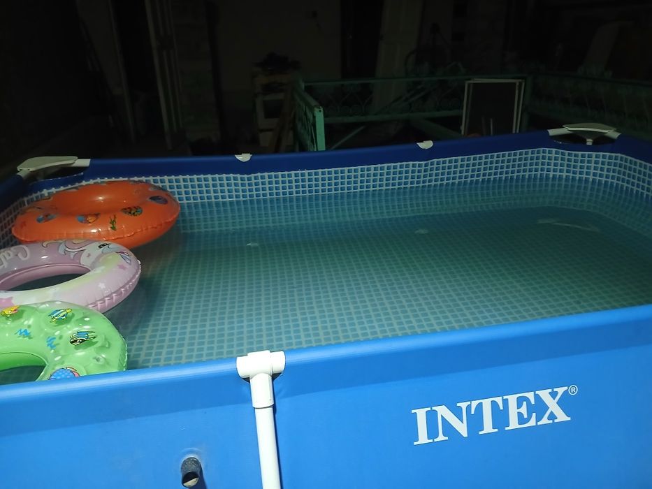 Бассейн фирмы intex