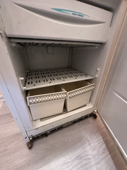 Холодильник морозильник.