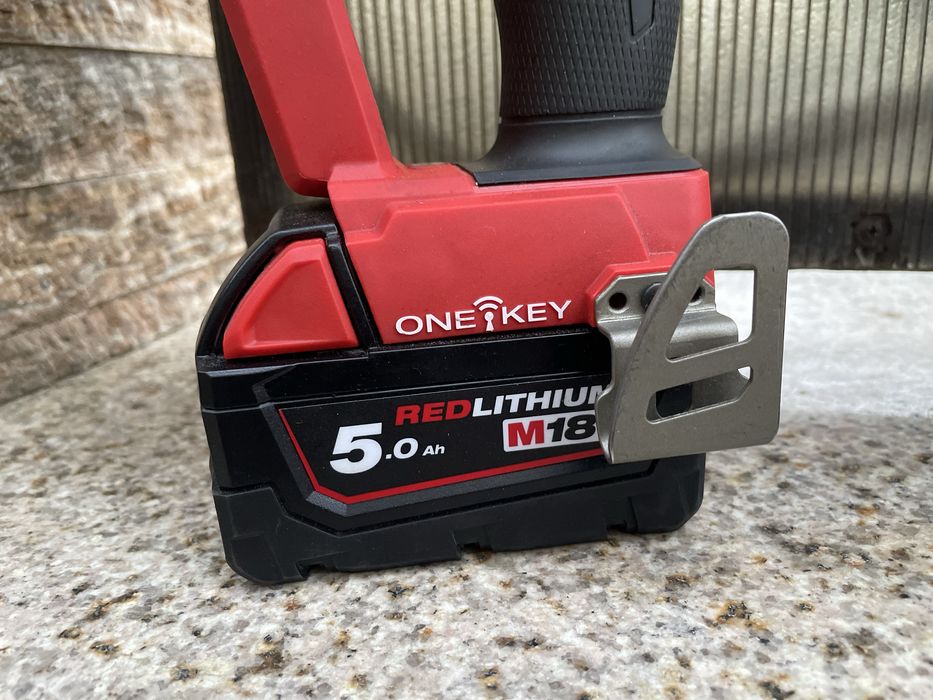 Pistol de tras popnituri milwaukee m18