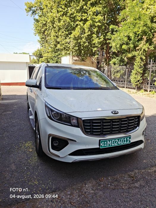 KIA Carnival автомашина