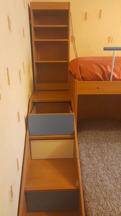 Продавам детски кът в комплект с бюро