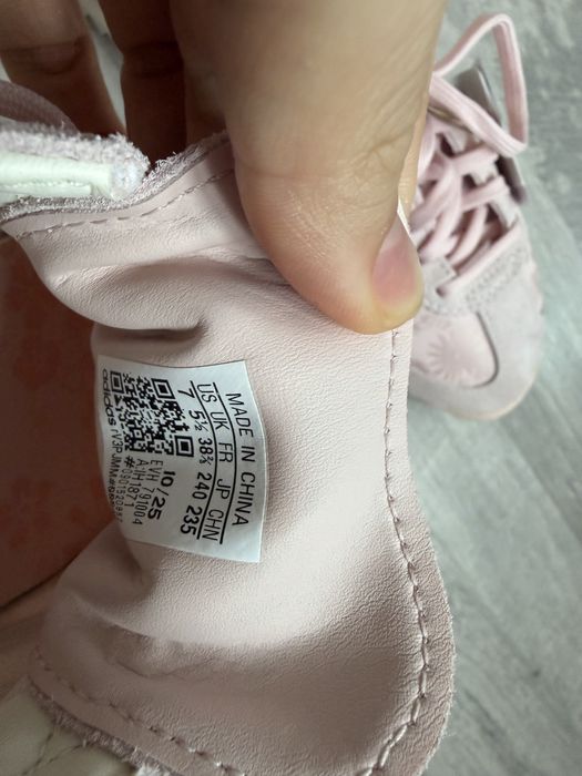 Кроссовки адидас