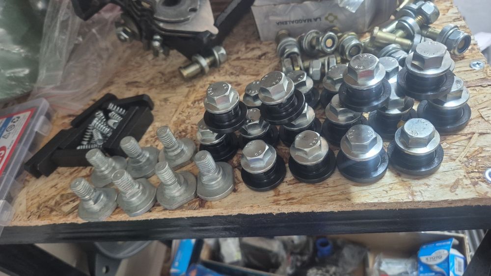 Болт крепления ножа Kuhn, Krone