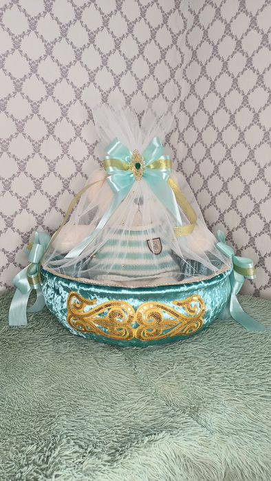 Наборы Қырқынан шығару, Сырға салу