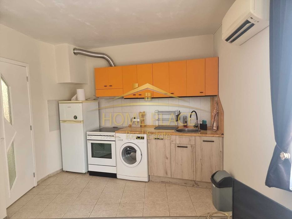 Дава се под наем Тристаен апартамент в Варна, Център - 55 кв.м за 558.45 € - Снимка #1