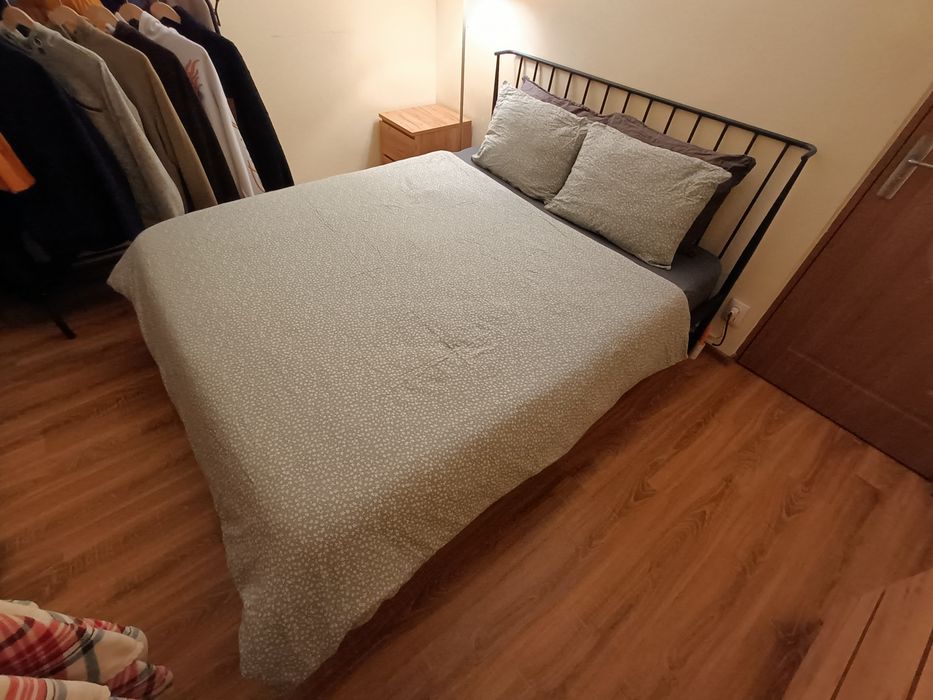 URGENT Set Dormitor ca NOU Lemn și Metal (Pat 160x200 cu Saltea + Comodă + Noptieră)