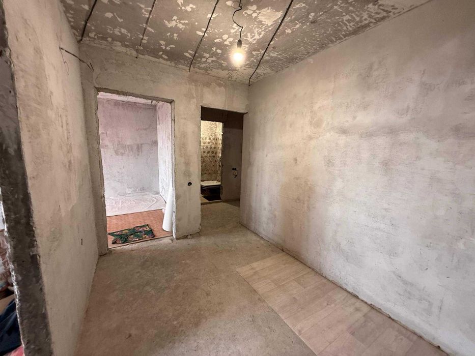 Срочно 3х комнатная в 8 мкр