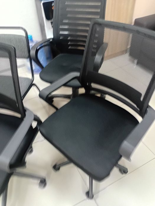 Офисные кресла по 12000