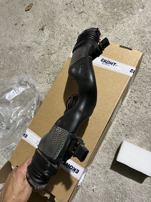 Въздуховод лястовица за Mercedes V6 оригинален