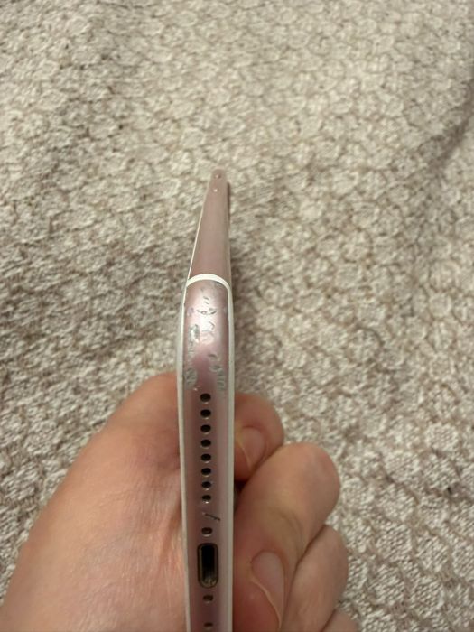 Продам Iphone 7+