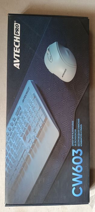 Монитор, Клавиатура, Мышка и наушники.