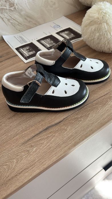 Продам сандали новые