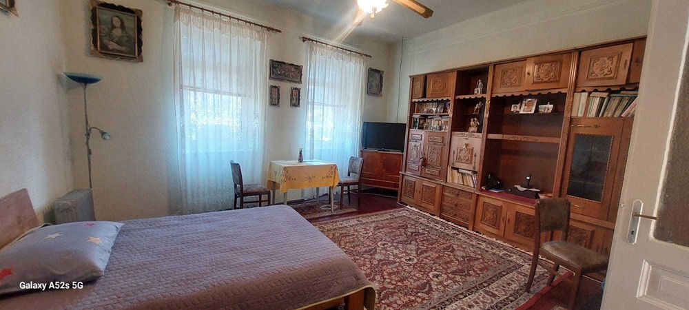 Casa solida saseasca + 2500mp teren, Bod