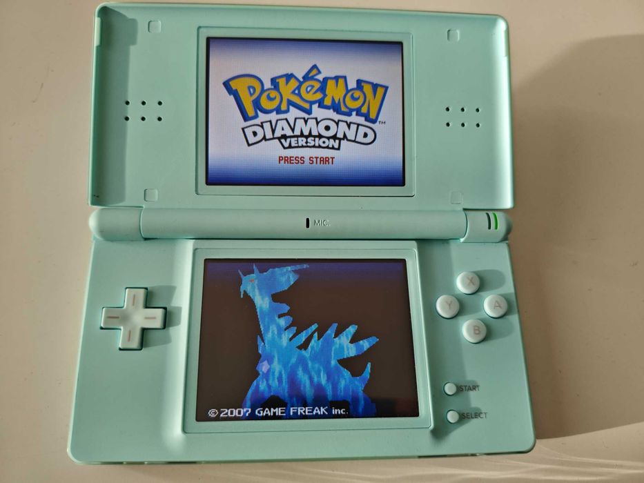 Nintendo DS Lite  качени много игри