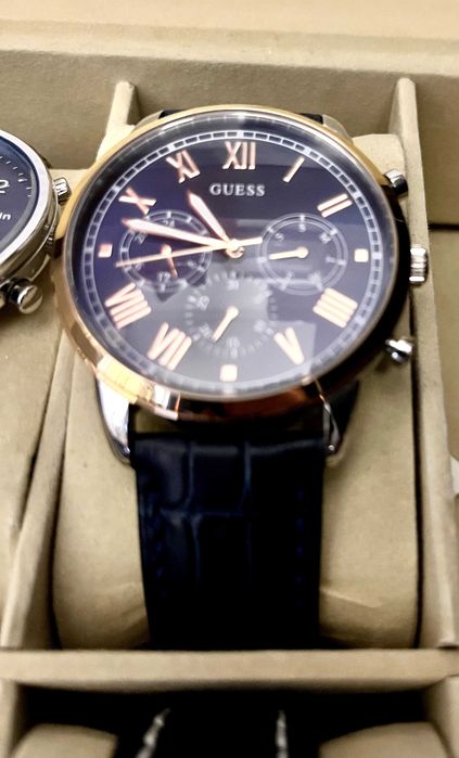 GUESS модерен часовник с механисъм Seiko 5 atm - КАТО НОВ!