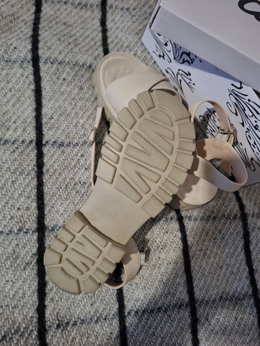 Сандали, удобни и леки, нови! 37 н.