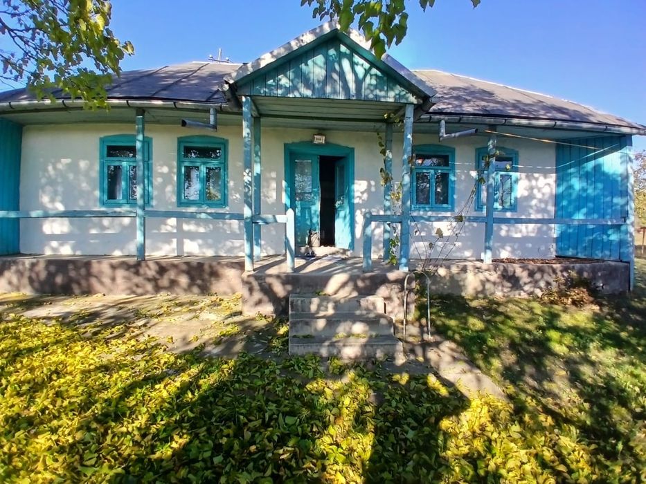 Vând casă bătrânească locuibilă