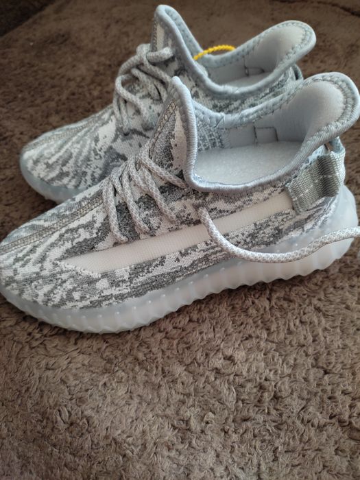 Кроссовки новые размер 37