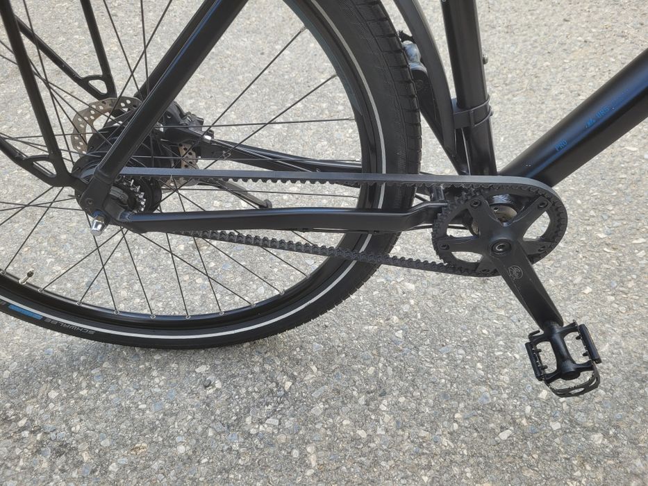 Bicicleta Cube Hyde Pro Black 2023 Full Black Frane Hidraulice pe disc Transmisie pe Curea Treking City Bicycle