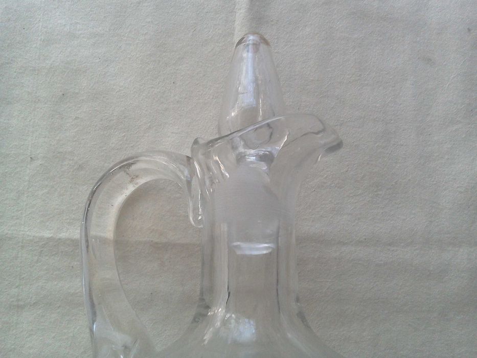 Sticlă decantor, veche, cristal, lobată, 550 ml., 24 cm cu dop