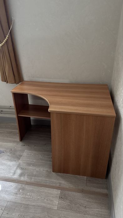 Продается компьютерный стол